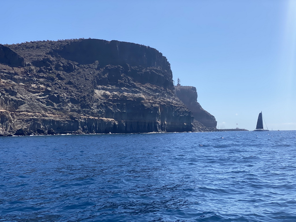 Boat in front of the coastline, viewed from the Sagitarius Cat boat