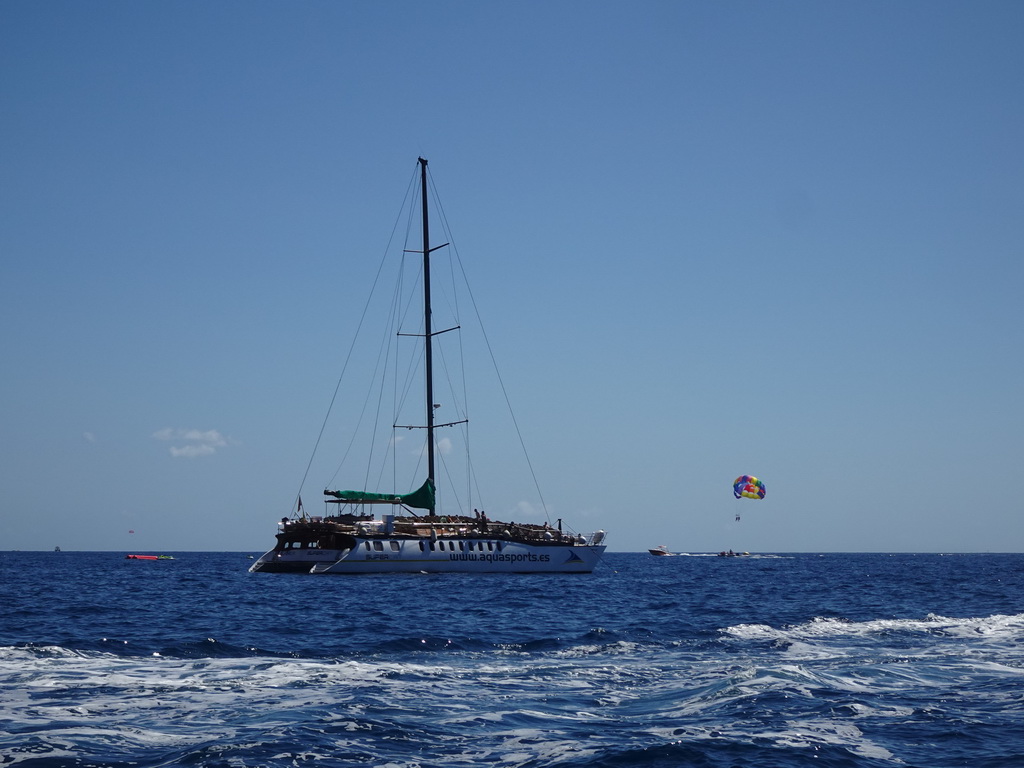 Boat and parasail, viewed from the Sagitarius Cat boat