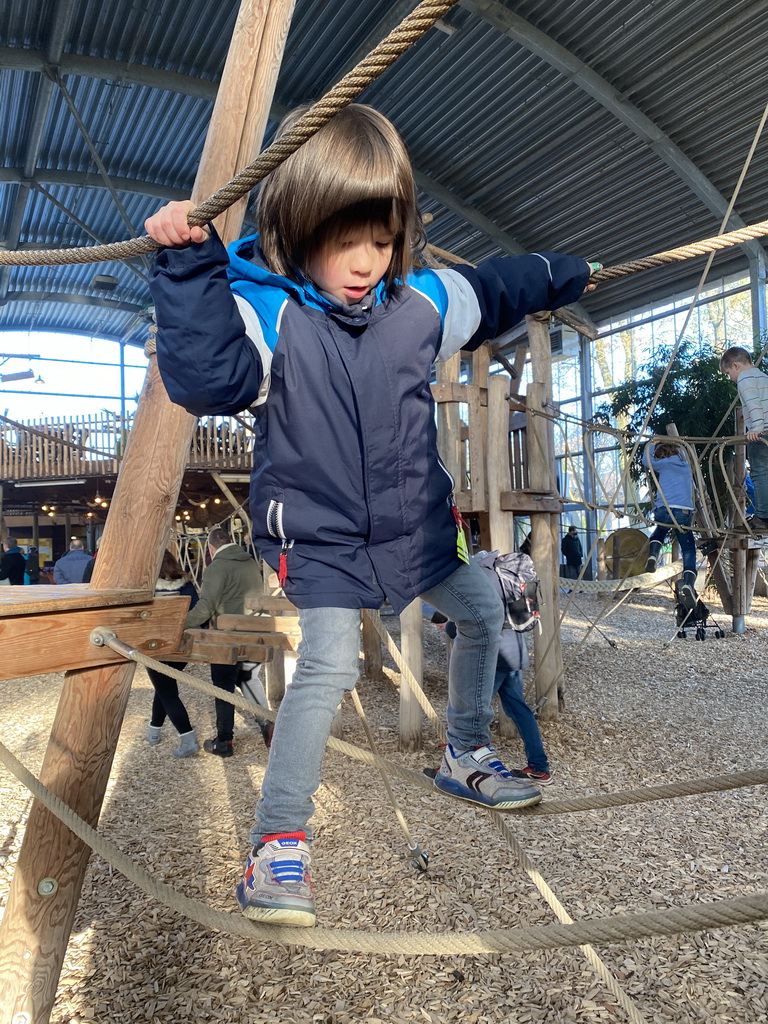 Max on a rope bridge at the RavotAapia building at the Ouwehands Dierenpark zoo