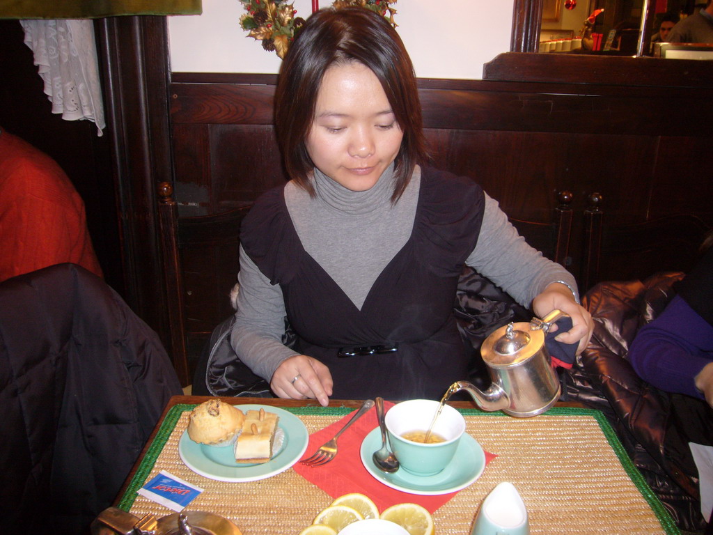 Miaomiao having tea in Babington`s Tea Rooms at the Piazza di Spagna