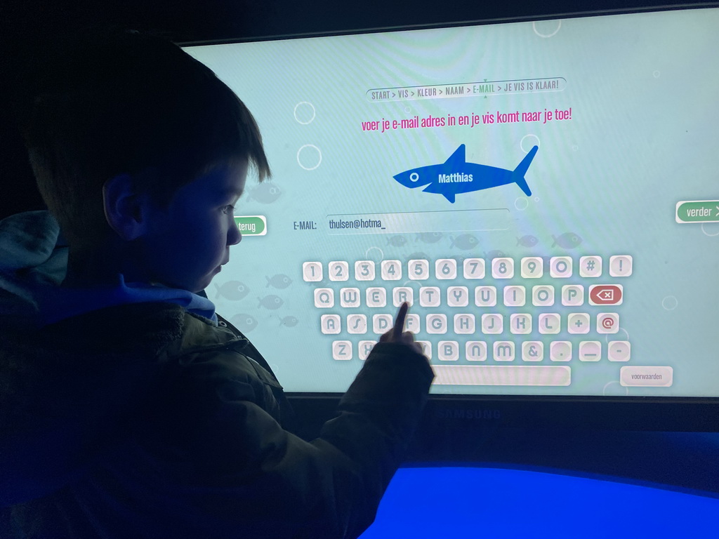 Max with a screen at the exhibition about the underwater world at the Oceanium at the Diergaarde Blijdorp zoo