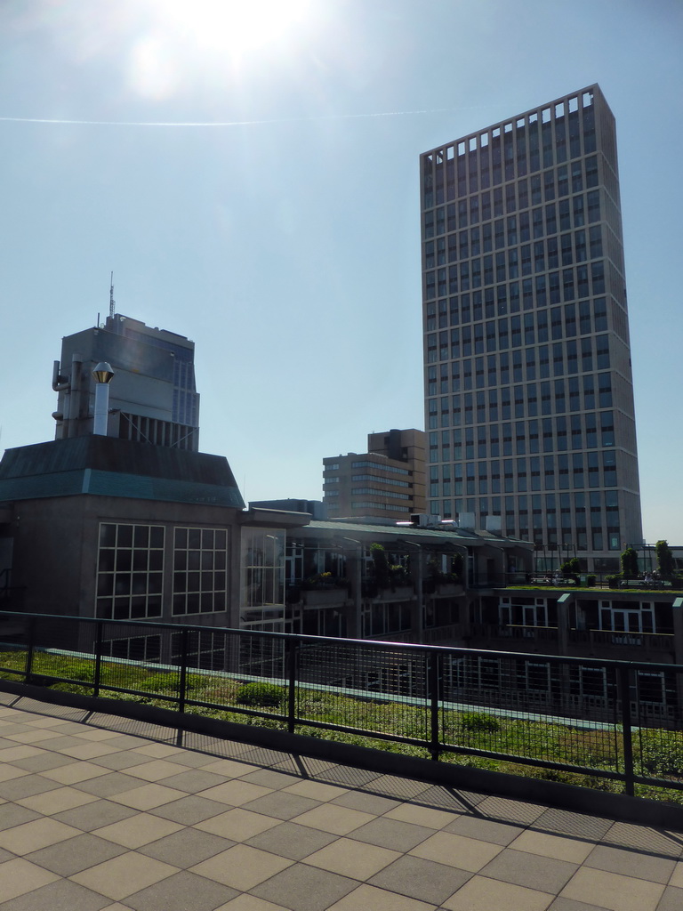 The central part of the roof of the Groothandelsgebouw building, with a view on the Manhattan Hotel and the FIRST Tower