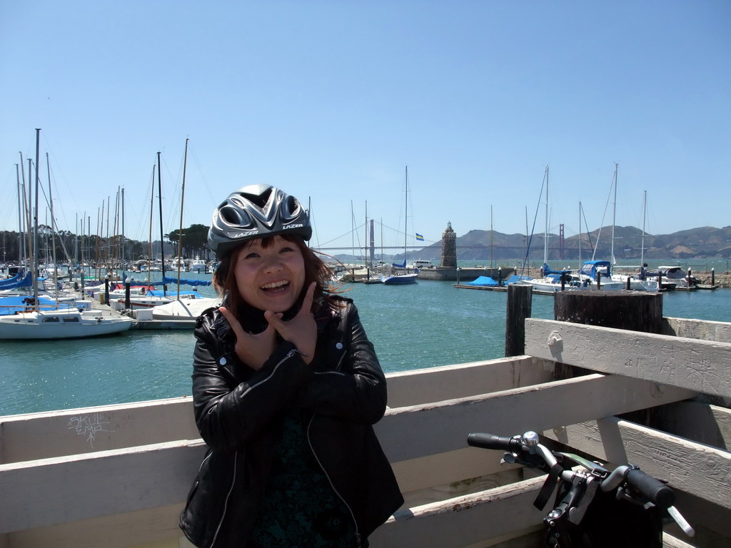 Miaomiao at the harbour of San Francisco Bay and the Golden Gate Bridge