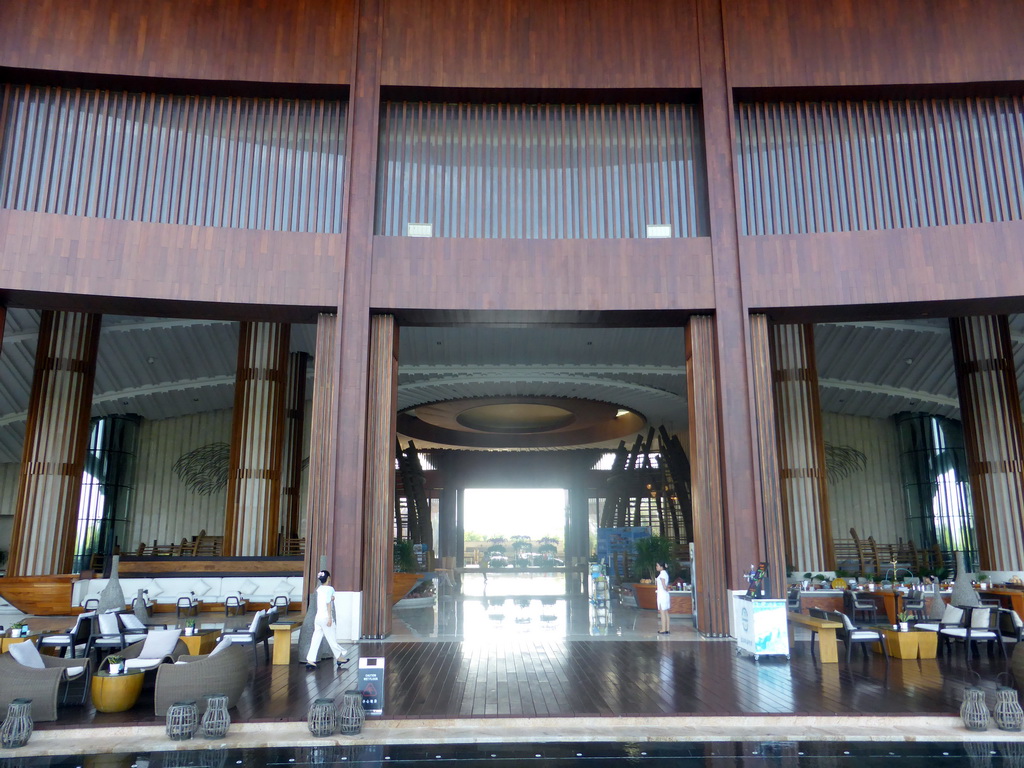 Tables and seats in the lobby of the InterContinental Sanya Haitang Bay Resort