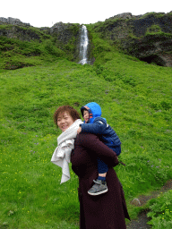 Miaomiao and Max in front of a smaller waterfall at the north side of the Seljalandsfoss waterfall