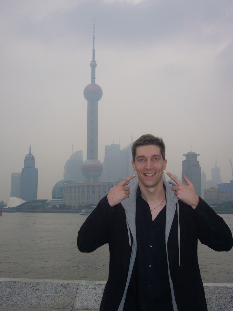 Tim, Huangpu river and the skyline of the Pudong district, with the Oriental Pearl Tower