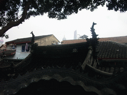 Roofs in the Yuyuan Garden in the Old Town, with a view on the Oriental Pearl Tower, the Jin Mao Tower and the Shanghai World Financial Center (under construction)