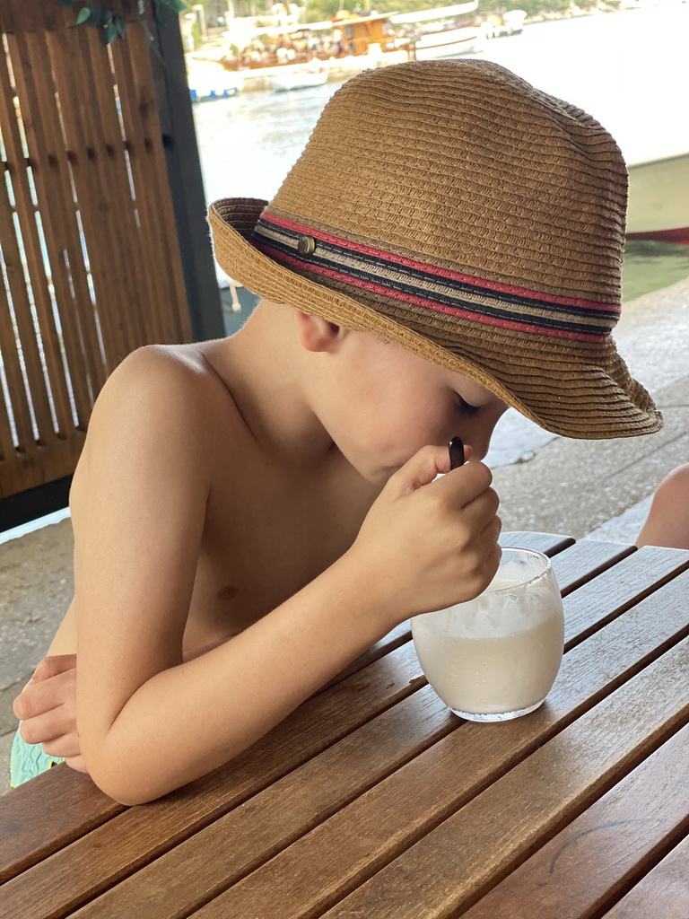 Max drinking milk at the terrace of the Konoba Stara Mlinica restaurant at the town of Sudurad