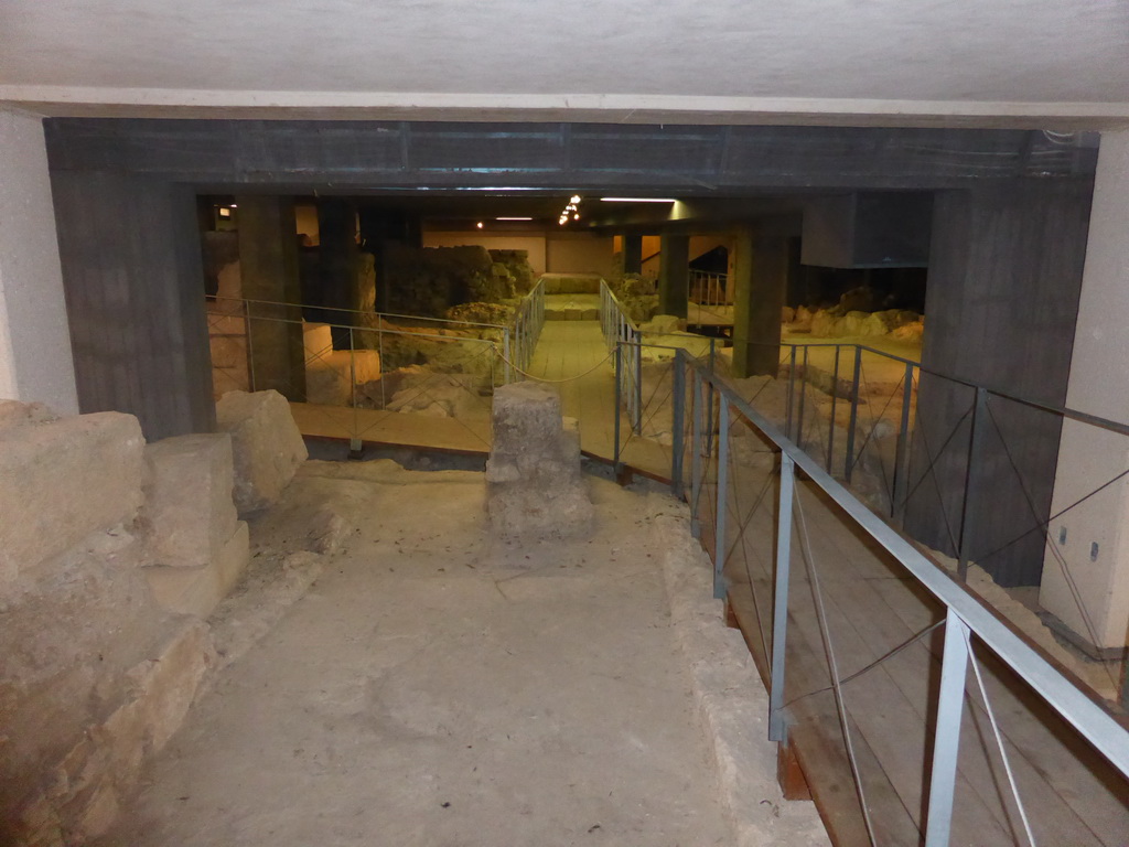 Walkway at the Tempio Ionico temple