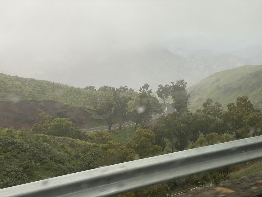 Hills and the GC-156 road, viewed from the tour bus on the GC-15 road