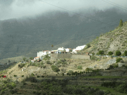 Houses at the south side of town, viewed from the tour bus on the GC-60 road