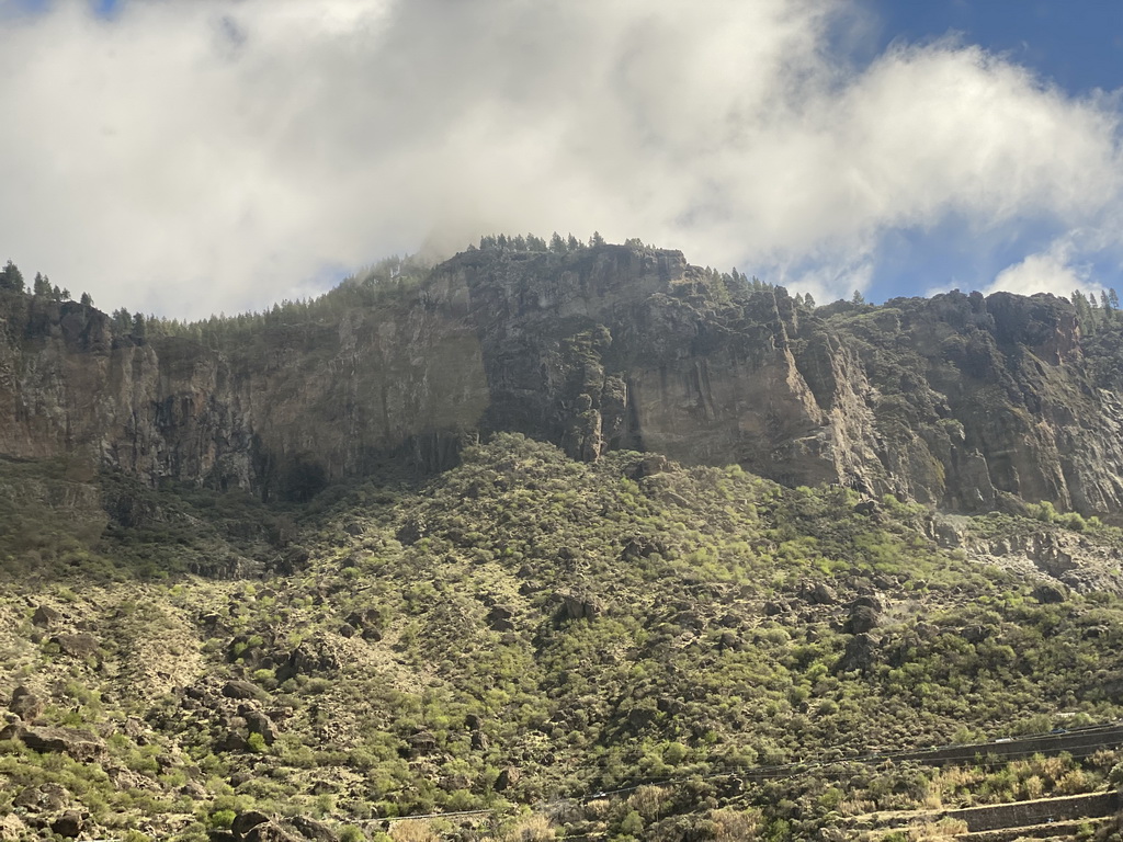 Mountains at the south side of town, viewed from the tour bus on the GC-60 road