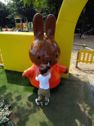 Max with a Nina statue in front of the playground at the Madurodam miniature park