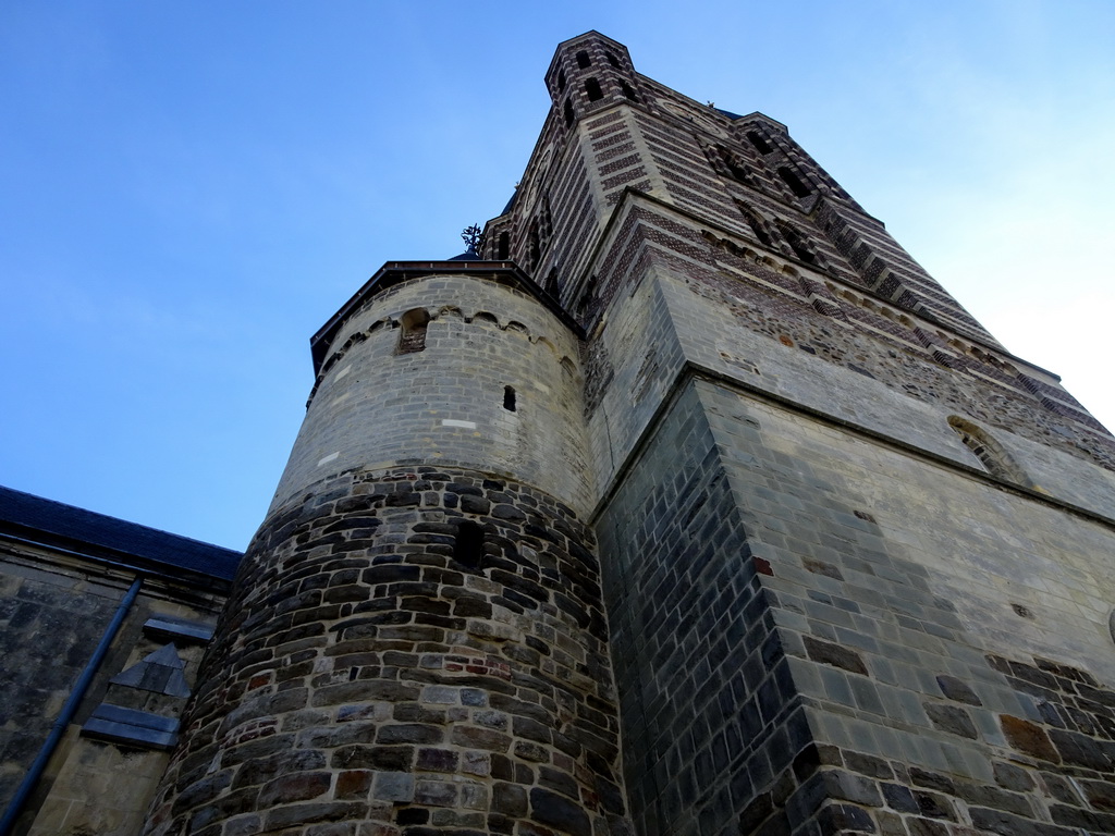 The tower of the Sint-Michaëlskerk church, viewed from the Wijngaard square