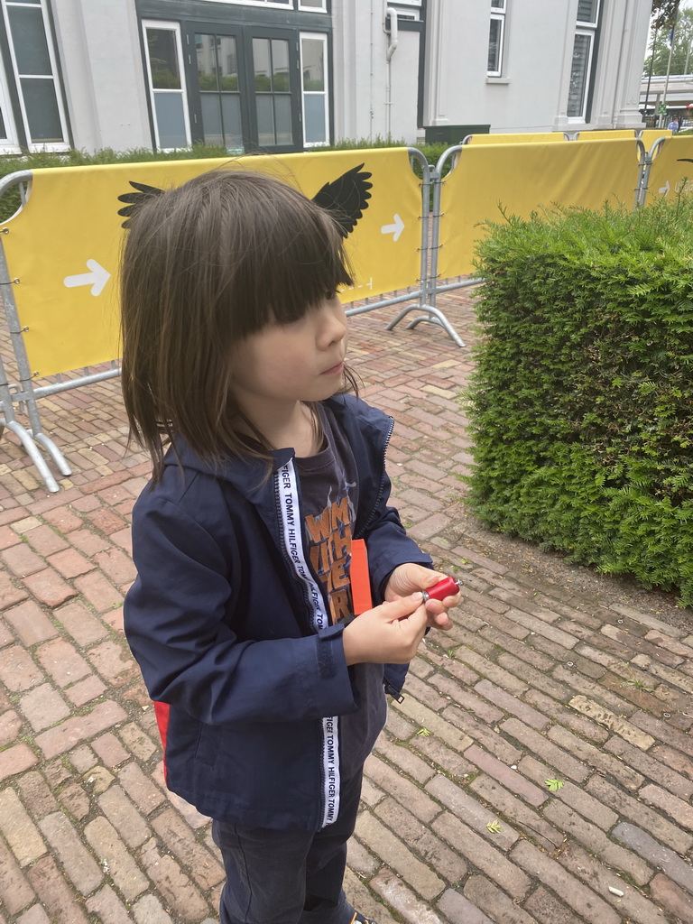 Max with a bird whistle at the entrance to the Natuurmuseum Brabant