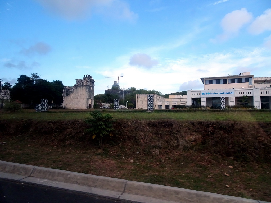 Front of the Plaza Amata shopping mall at Ungasan and the Garuda Wisnu Kencana Cultural Park with the Statue of Vishnu riding Garuda, under construction, viewed from the taxi from Beraban