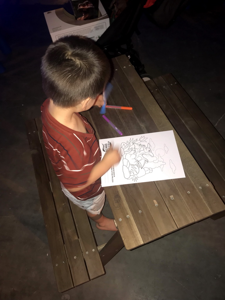 Max with a drawing at the Crea Area at the World of Dinos exhibition at the Jaarbeurs building