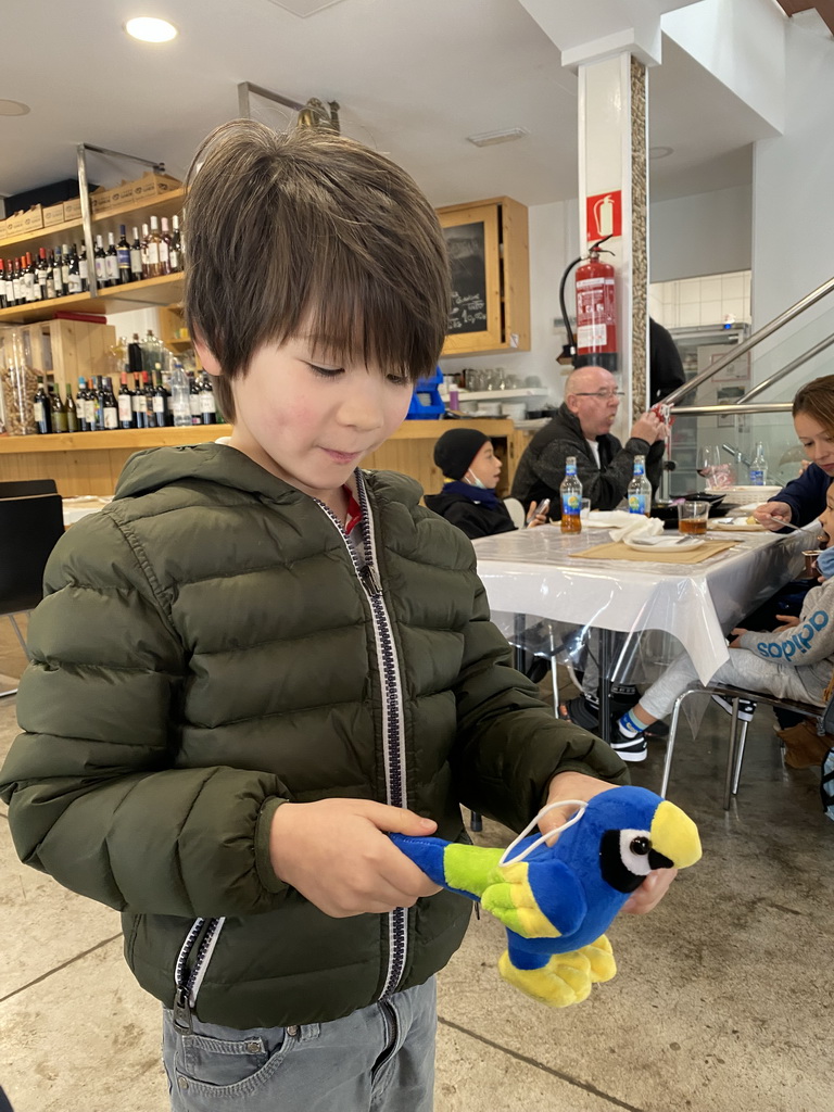 Max with pluche Parrot at the first floor of the Tierra Guanche restaurant