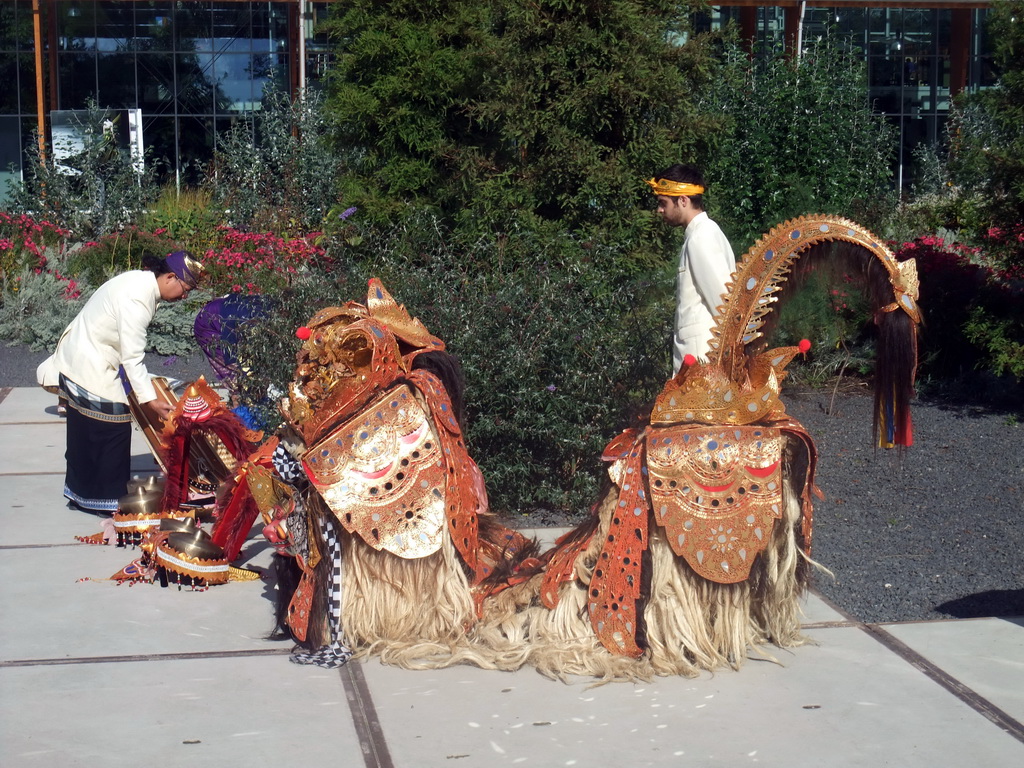 Indonesian dancers in front of the Villa Flora building at the Green Engine section