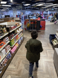 Max at the store at the Departures Hall of Vienna International Airport