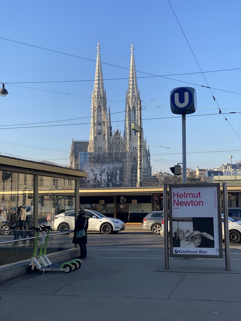 Front of the Votivkirche church, viewed from the Universitätsring street