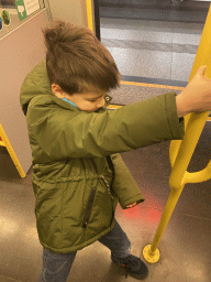 Max in the subway train between the Herrengasse and Neubaugasse subway stations