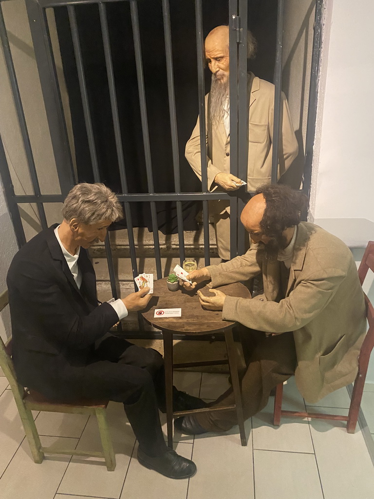 Statues of people playing cards at the lobby of the Time Travel Vienna museum