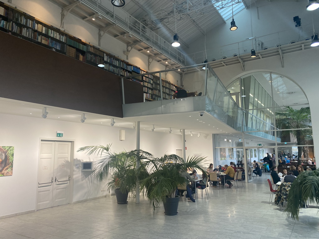 Interior of the ORANG.erie building at the Schönbrunn Zoo