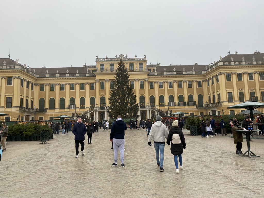 Parade Court with christmas tree and christmas stalls in front of the Schönbrunn Palace