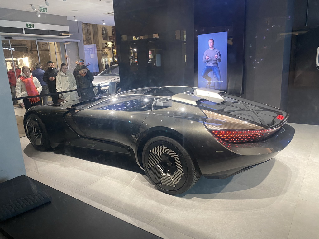 Car at the Mooncity Vienna store at the Kärntner Straße street, by night