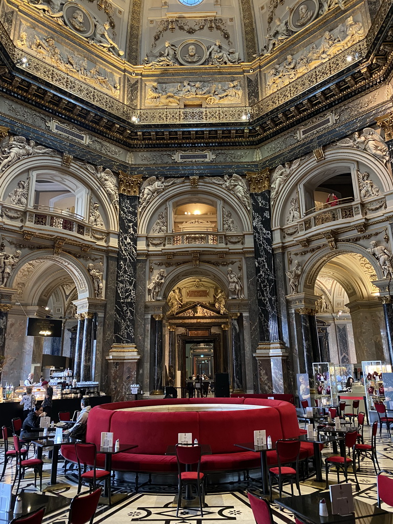 Interior of the café at the first floor of the Kunsthistorisches Museum Wien