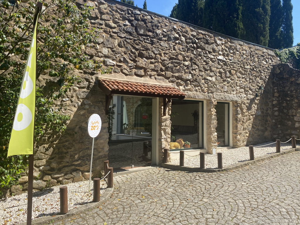 Front of the entrance building at the Zoo Santo Inácio